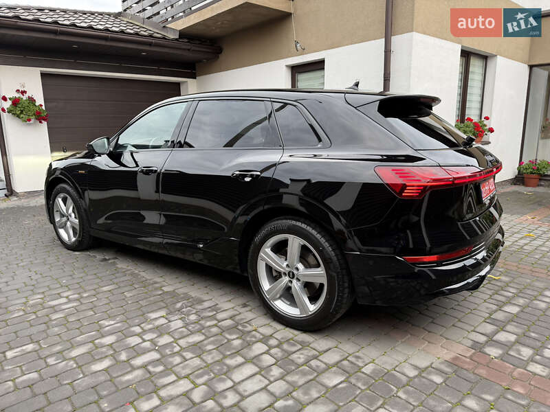 Позашляховик / Кросовер Audi e-tron 2022 в Луцьку