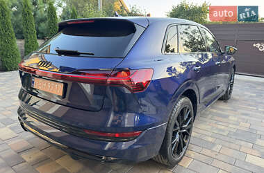 Позашляховик / Кросовер Audi e-tron 2022 в  фото 28 Позашляховик / Кросовер Audi e-tron 2022 в