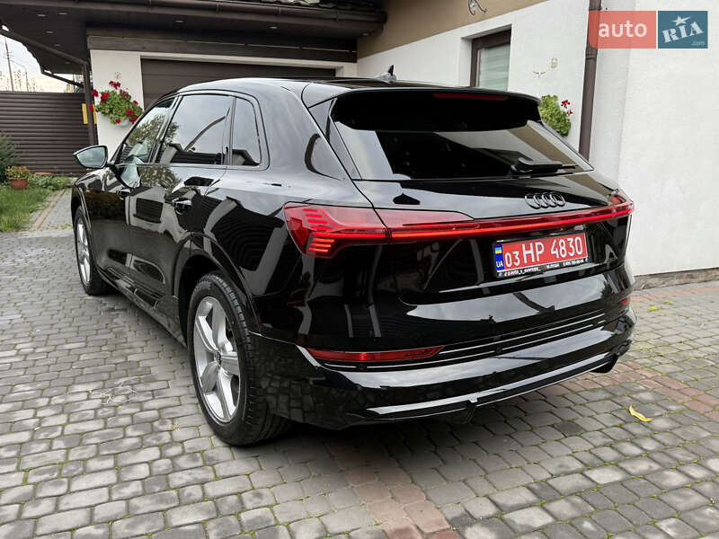 Позашляховик / Кросовер Audi e-tron 2022 в Луцьку
