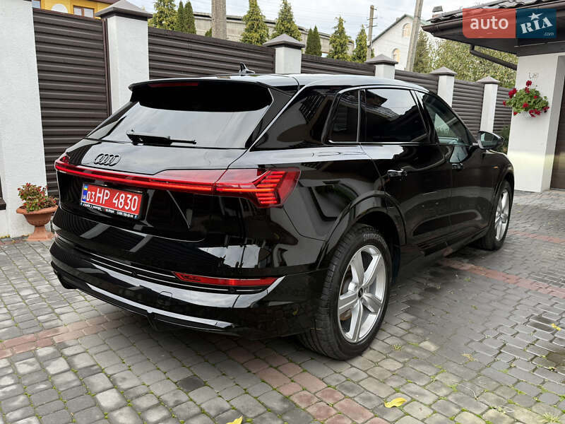 Позашляховик / Кросовер Audi e-tron 2022 в Луцьку