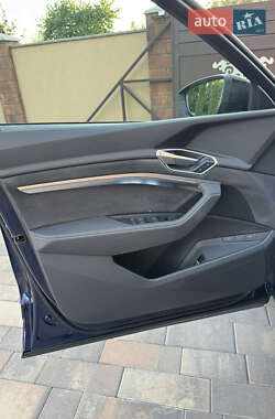 Позашляховик / Кросовер Audi e-tron 2022 в  фото 41 Позашляховик / Кросовер Audi e-tron 2022 в