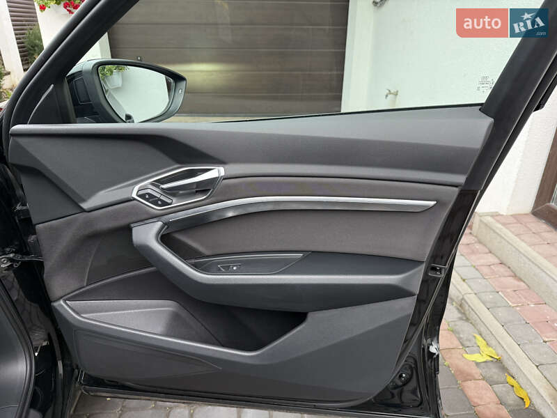 Позашляховик / Кросовер Audi e-tron 2022 в Луцьку