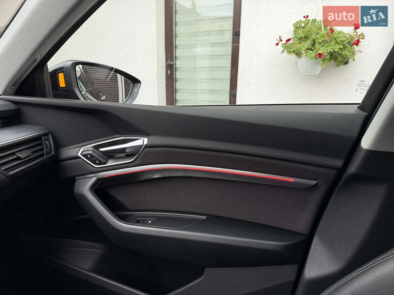 Позашляховик / Кросовер Audi e-tron 2022 в Луцьку