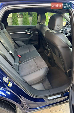 Позашляховик / Кросовер Audi e-tron 2022 в  фото 72 Позашляховик / Кросовер Audi e-tron 2022 в