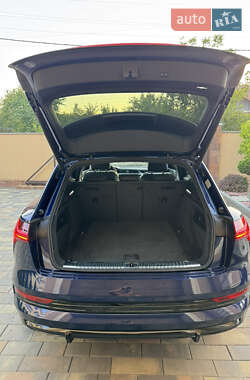 Позашляховик / Кросовер Audi e-tron 2022 в  фото 90 Позашляховик / Кросовер Audi e-tron 2022 в