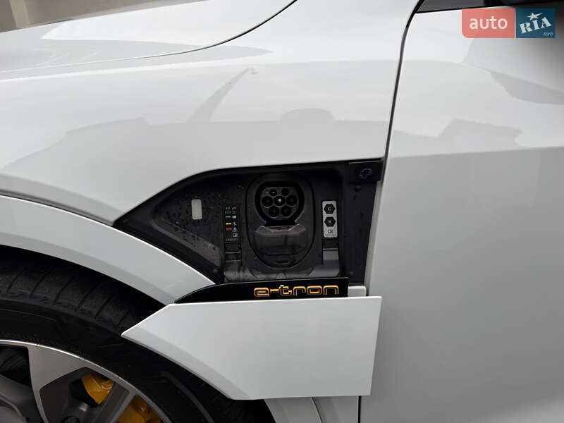 Позашляховик / Кросовер Audi e-tron 2022 в Луцьку