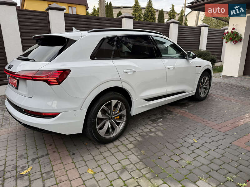 Позашляховик / Кросовер Audi e-tron 2022 в Луцьку