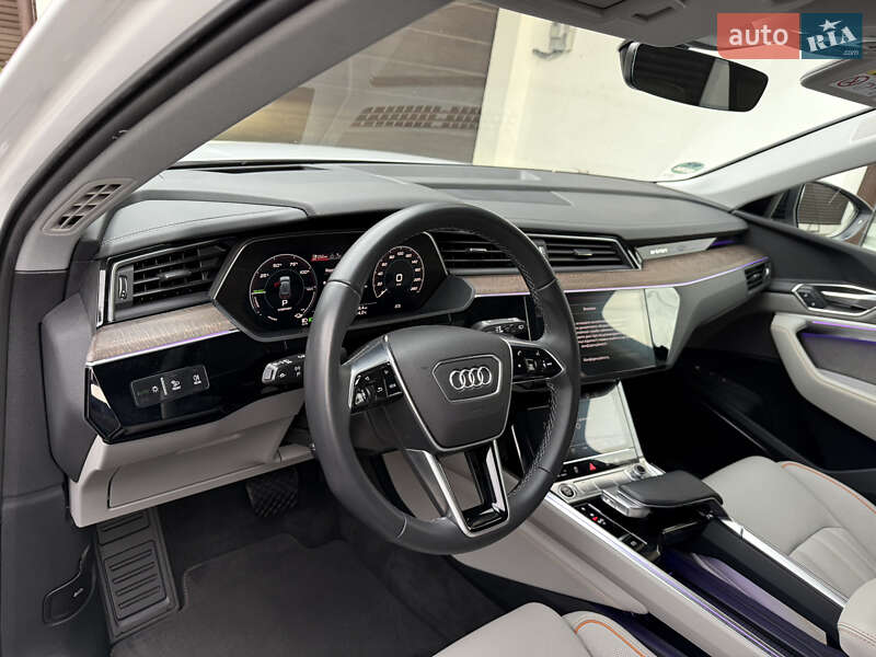 Позашляховик / Кросовер Audi e-tron 2022 в Луцьку