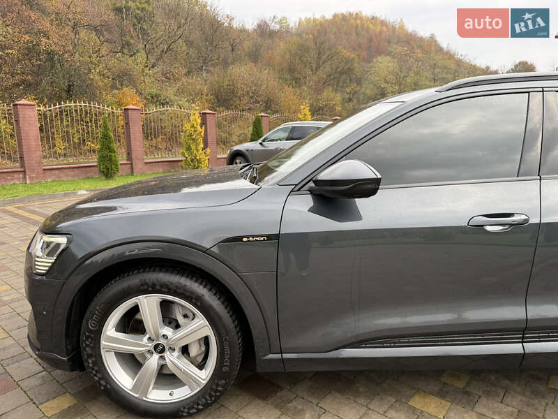Внедорожник / Кроссовер Audi e-tron 2019 в Сваляве