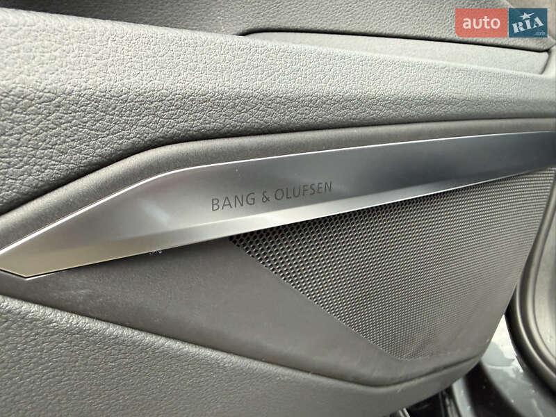 Внедорожник / Кроссовер Audi e-tron 2019 в Сваляве