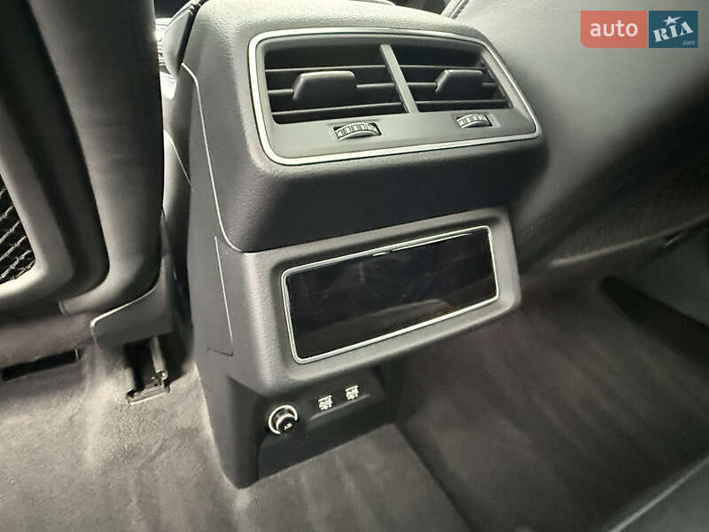 Внедорожник / Кроссовер Audi e-tron 2019 в Сваляве