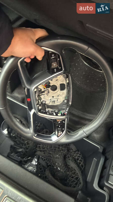 Внедорожник / Кроссовер Audi e-tron 2019 в Сваляве