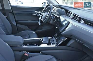 Внедорожник / Кроссовер Audi e-tron 2021 в 