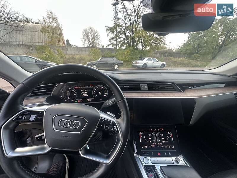 Позашляховик / Кросовер Audi e-tron 2019 в Києві фото 8 Позашляховик / Кросовер Audi e-tron 2019 в Києві