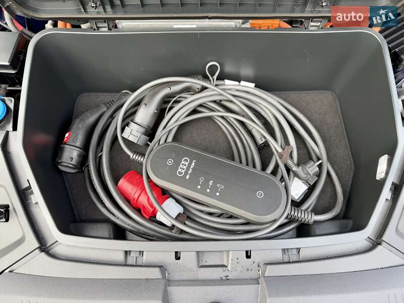 Внедорожник / Кроссовер Audi e-tron 2022 в Киеве фото 56 Внедорожник / Кроссовер Audi e-tron 2022 в Киеве