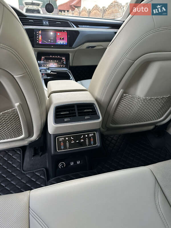Позашляховик / Кросовер Audi e-tron 2019 в Львові фото 25 Позашляховик / Кросовер Audi e-tron 2019 в Львові