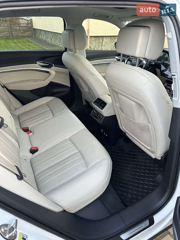 Позашляховик / Кросовер Audi e-tron 2019 в Львові фото 28 Позашляховик / Кросовер Audi e-tron 2019 в Львові