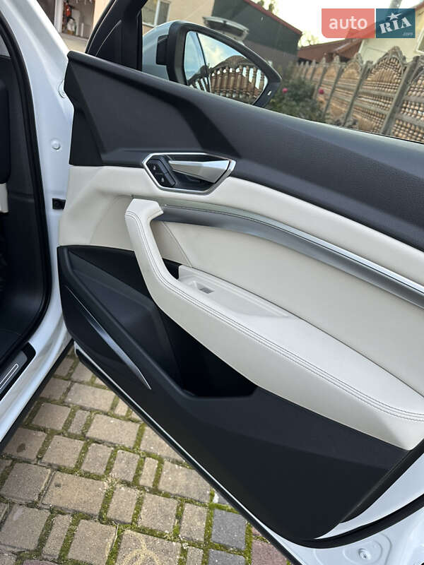 Позашляховик / Кросовер Audi e-tron 2019 в Львові фото 30 Позашляховик / Кросовер Audi e-tron 2019 в Львові