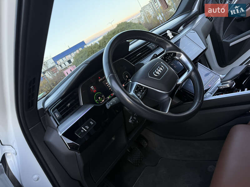 Позашляховик / Кросовер Audi e-tron 2020 в Львові фото 58 Позашляховик / Кросовер Audi e-tron 2020 в Львові