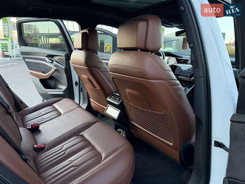 Позашляховик / Кросовер Audi e-tron 2020 в Львові фото 72 Позашляховик / Кросовер Audi e-tron 2020 в Львові