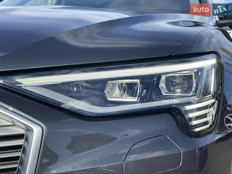 Позашляховик / Кросовер Audi e-tron 2022 в Луцьку