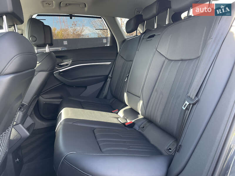 Позашляховик / Кросовер Audi e-tron 2022 в Луцьку