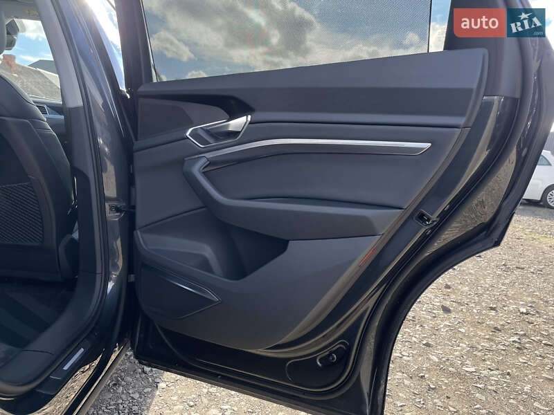 Позашляховик / Кросовер Audi e-tron 2022 в Луцьку