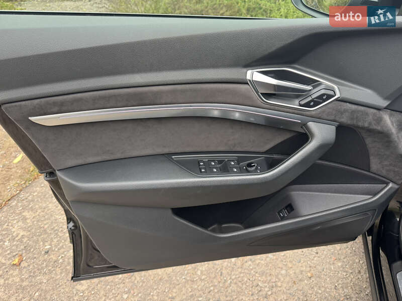 Позашляховик / Кросовер Audi e-tron 2019 в Одесі