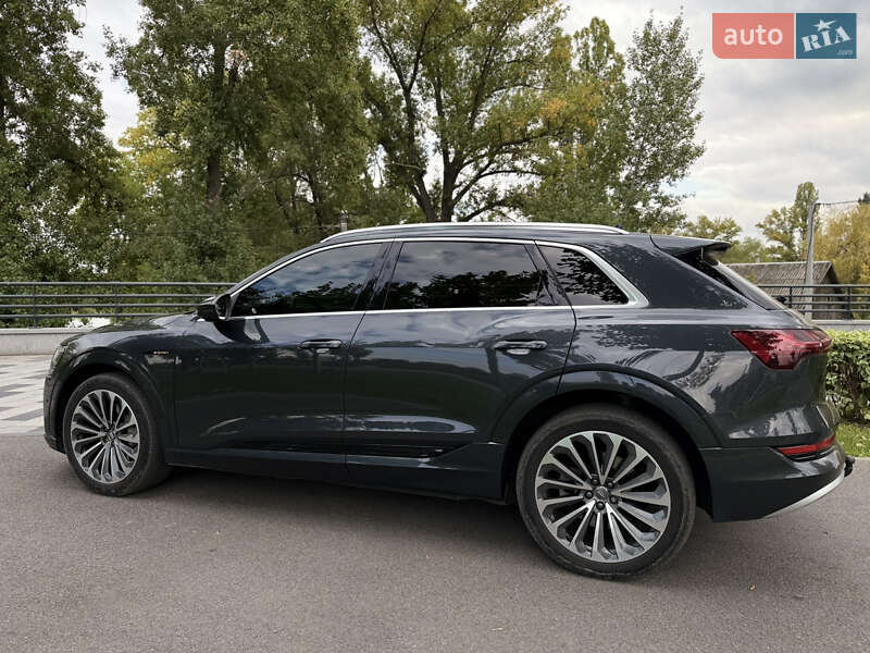 Позашляховик / Кросовер Audi e-tron 2020 в Дніпрі