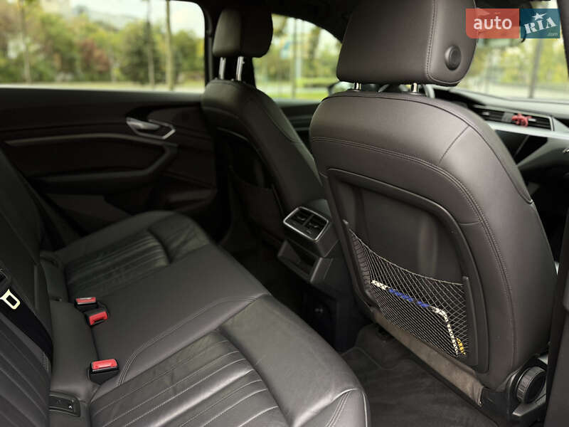 Позашляховик / Кросовер Audi e-tron 2020 в Дніпрі