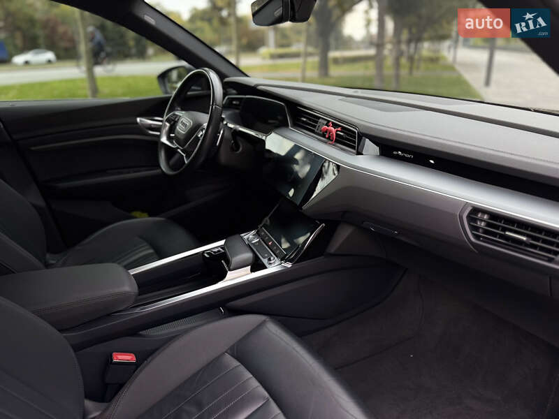Позашляховик / Кросовер Audi e-tron 2020 в Дніпрі