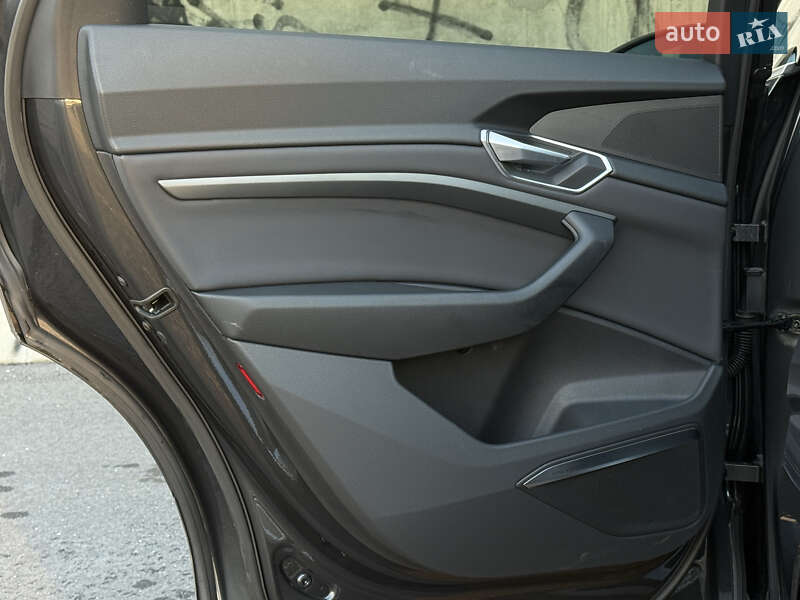 Позашляховик / Кросовер Audi e-tron 2020 в Львові фото 32 Позашляховик / Кросовер Audi e-tron 2020 в Львові