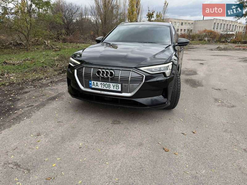Внедорожник / Кроссовер Audi e-tron 2019 в Киеве