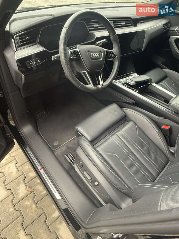 Позашляховик / Кросовер Audi e-tron 2022 в Іршаві