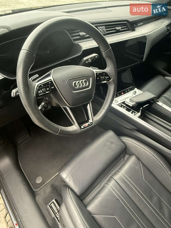 Позашляховик / Кросовер Audi e-tron 2022 в Іршаві