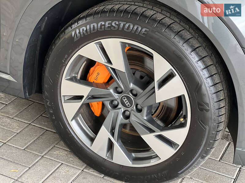 Позашляховик / Кросовер Audi e-tron 2022 в Дніпрі