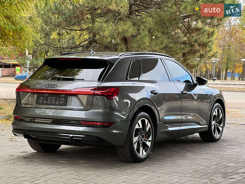Позашляховик / Кросовер Audi e-tron 2022 в Дніпрі