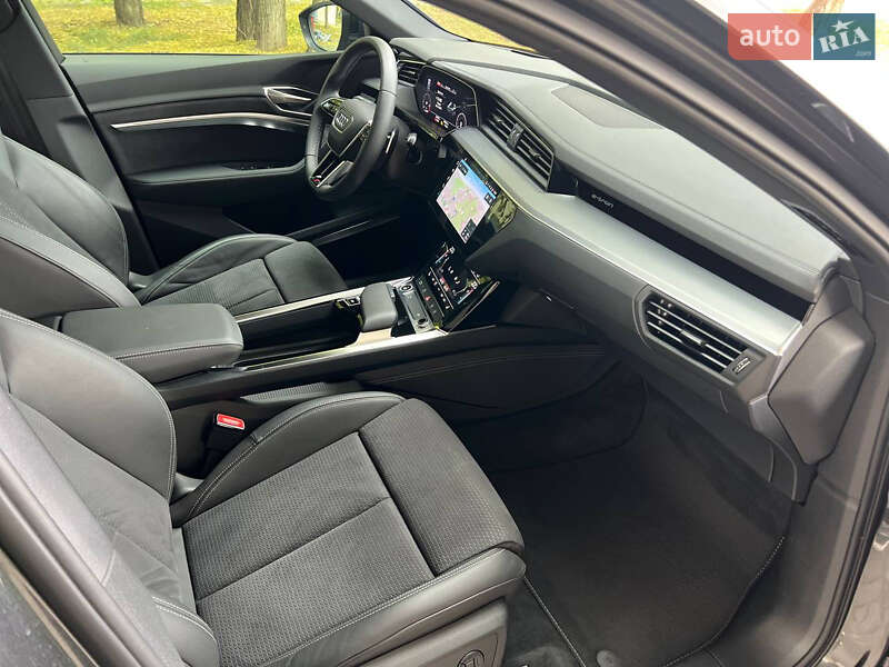 Позашляховик / Кросовер Audi e-tron 2022 в Дніпрі