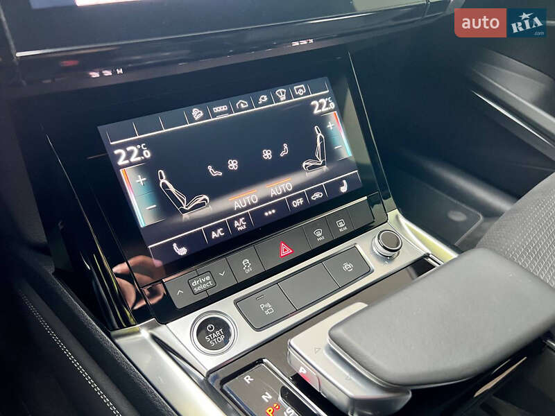 Позашляховик / Кросовер Audi e-tron 2022 в Дніпрі