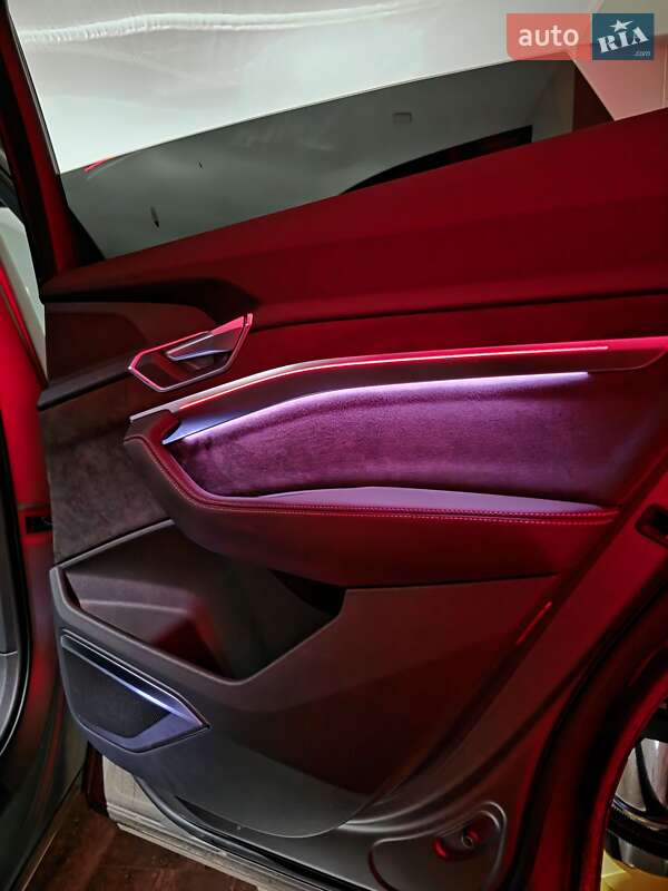 Внедорожник / Кроссовер Audi e-tron 2019 в Одессе фото 6 Внедорожник / Кроссовер Audi e-tron 2019 в Одессе