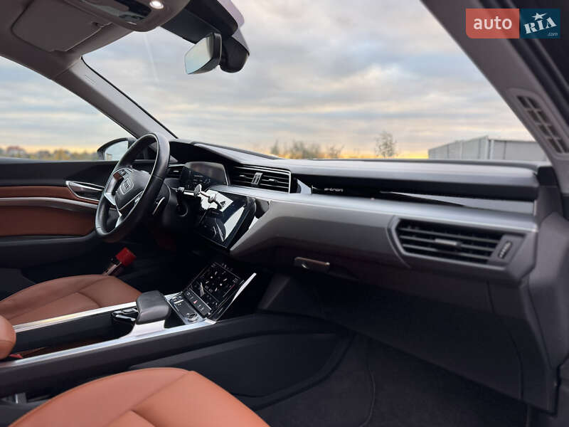 Позашляховик / Кросовер Audi e-tron 2019 в Рівному фото 24 Позашляховик / Кросовер Audi e-tron 2019 в Рівному