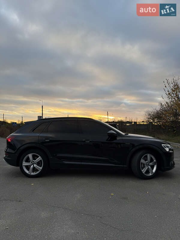 Позашляховик / Кросовер Audi e-tron 2022 в Бердичеві