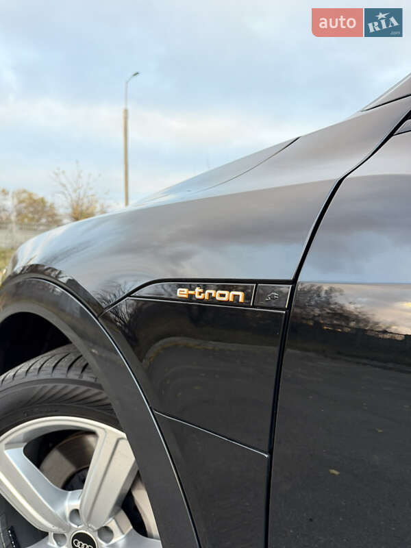 Позашляховик / Кросовер Audi e-tron 2022 в Бердичеві