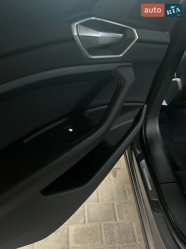 Позашляховик / Кросовер Audi e-tron 2022 в Старокостянтинові