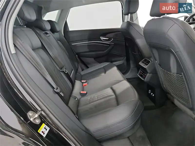 Audi e-tron 2018 VIN WAUZZZGE1KB002153 фото оголошення 40 з 71