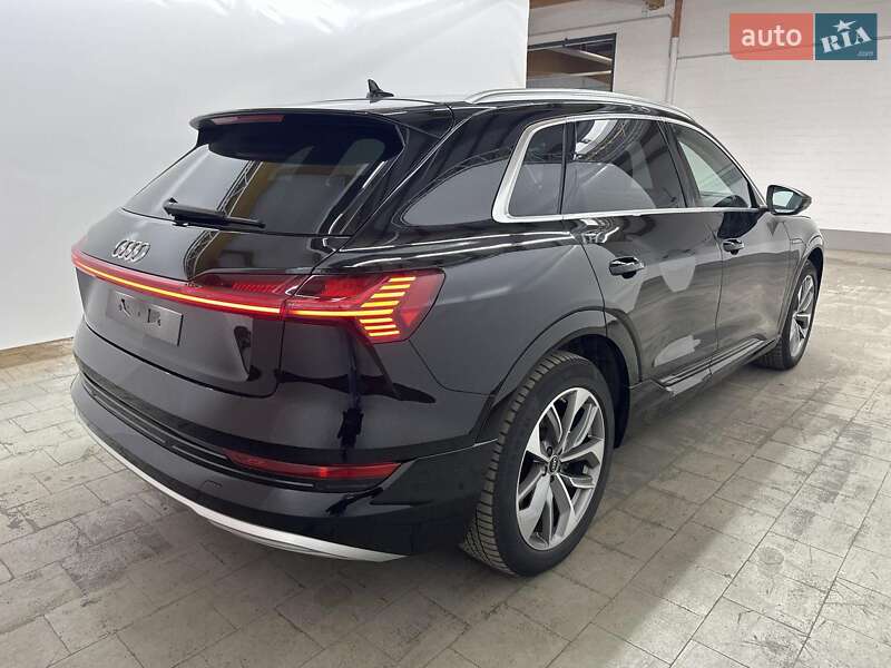Внедорожник / Кроссовер Audi e-tron 2022 в Киеве