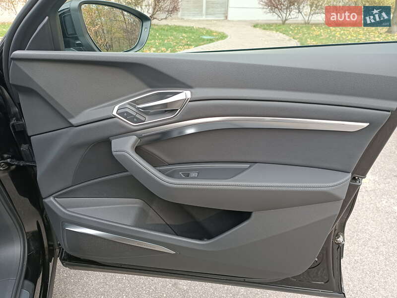 Внедорожник / Кроссовер Audi e-tron 2022 в Киеве