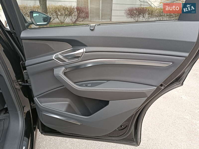 Внедорожник / Кроссовер Audi e-tron 2022 в Киеве