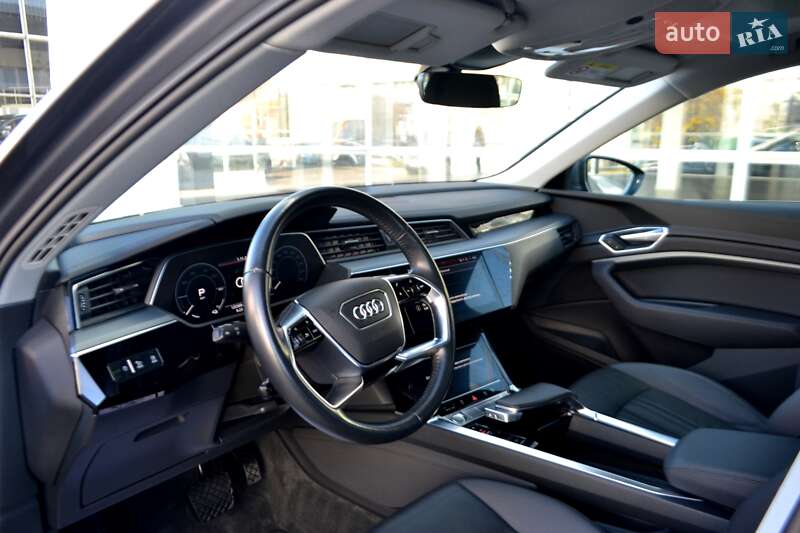 Позашляховик / Кросовер Audi e-tron 2020 в Хмельницькому фото 24 Позашляховик / Кросовер Audi e-tron 2020 в Хмельницькому