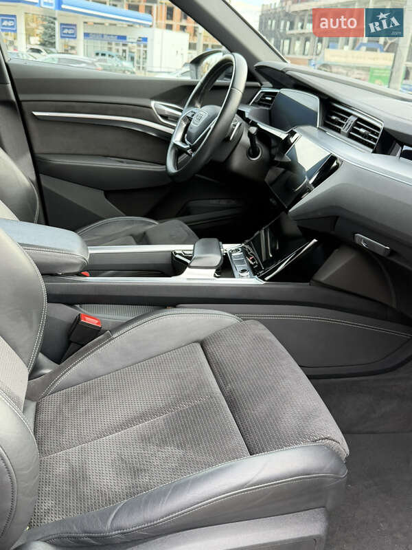 Позашляховик / Кросовер Audi e-tron 2021 в Львові фото 30 Позашляховик / Кросовер Audi e-tron 2021 в Львові